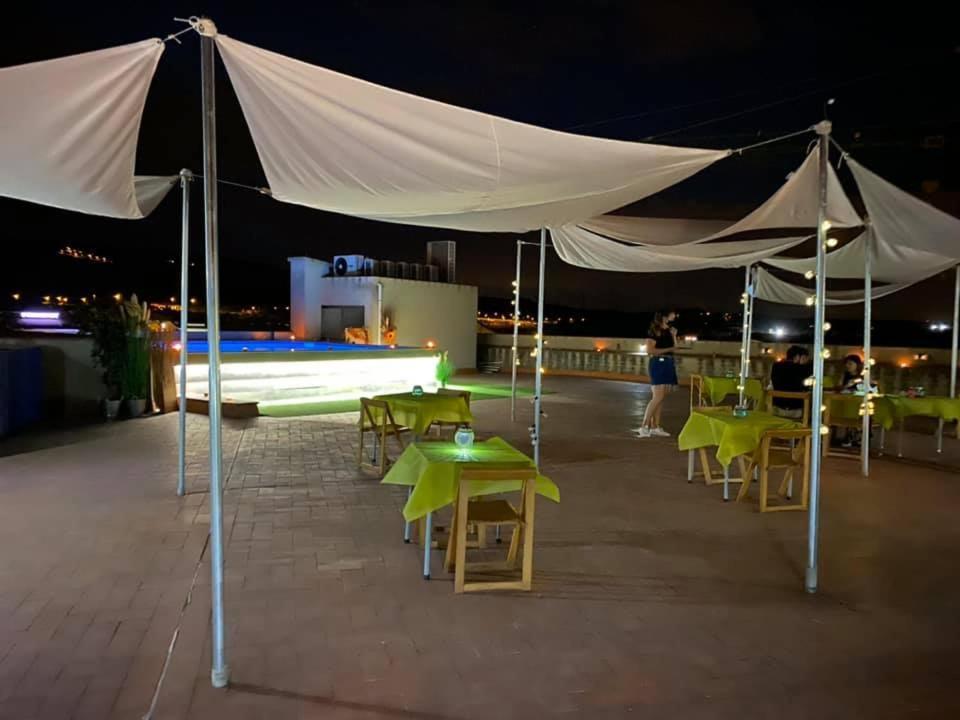 Hotel Fonda Neus Sant Sadurní dʼAnoia Bagian luar foto