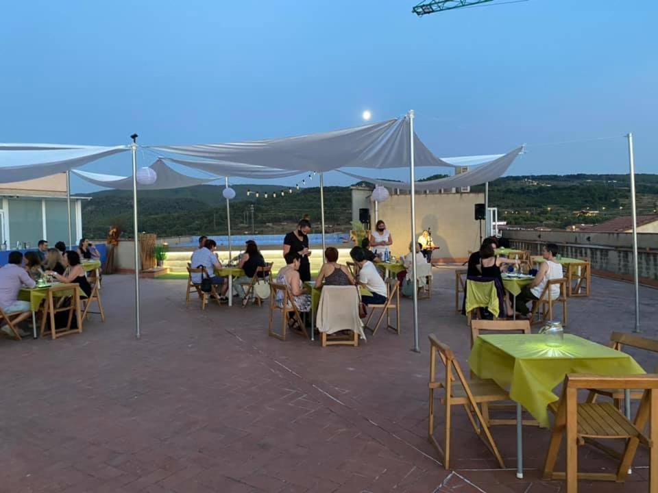 Hotel Fonda Neus Sant Sadurní dʼAnoia Bagian luar foto