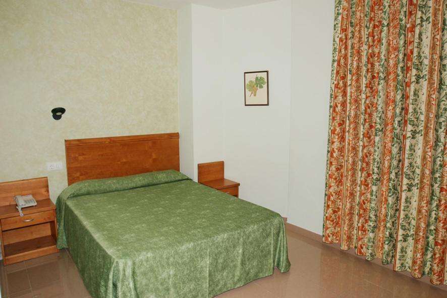 Hotel Fonda Neus Sant Sadurní dʼAnoia Bagian luar foto