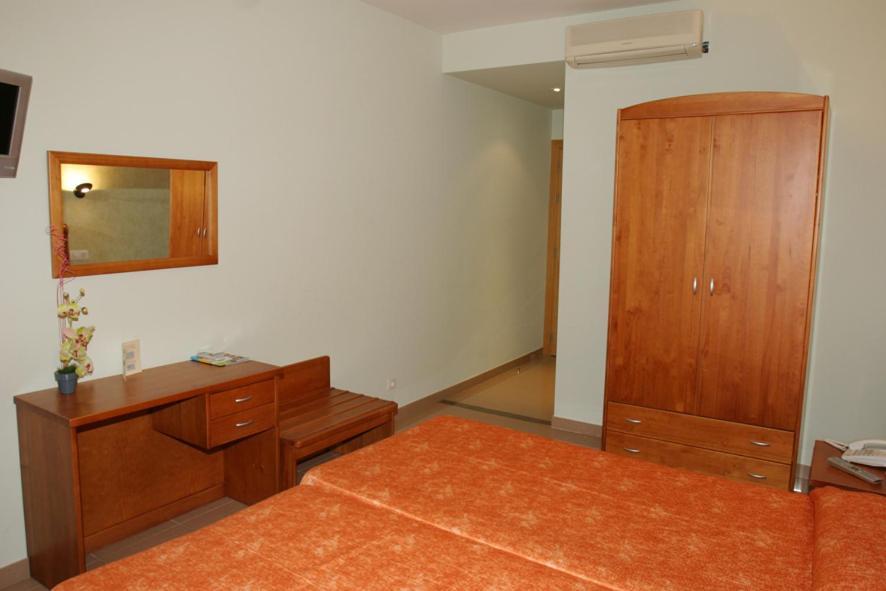 Hotel Fonda Neus Sant Sadurní dʼAnoia Bagian luar foto