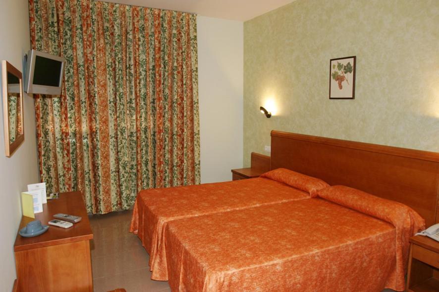 Hotel Fonda Neus Sant Sadurní dʼAnoia Bagian luar foto