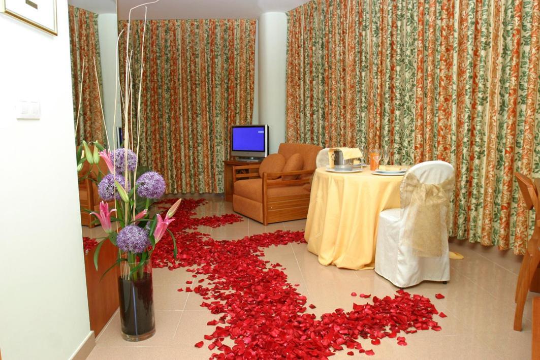 Hotel Fonda Neus Sant Sadurní dʼAnoia Bagian luar foto