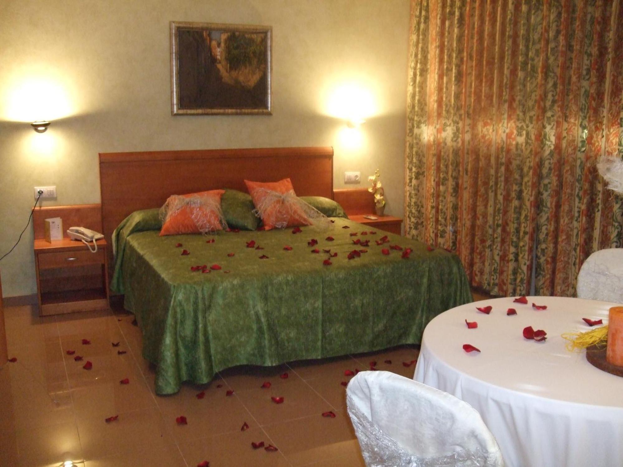 Hotel Fonda Neus Sant Sadurní dʼAnoia Bagian luar foto