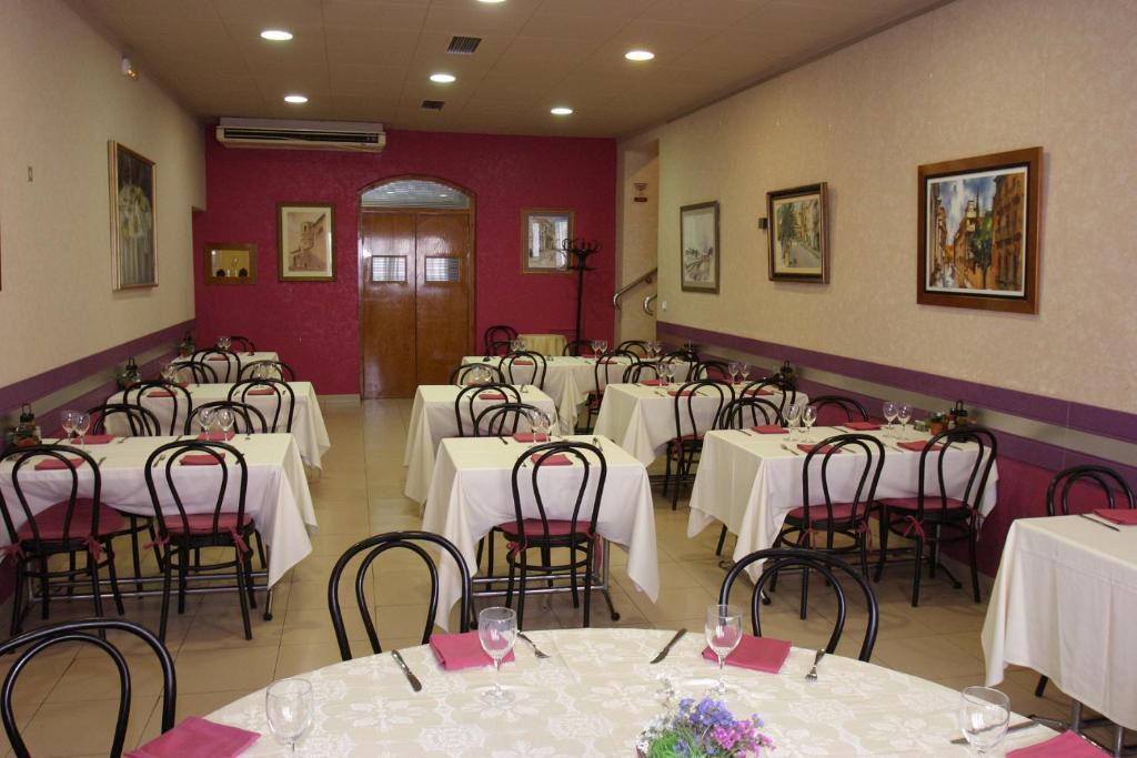Hotel Fonda Neus Sant Sadurní dʼAnoia Bagian luar foto