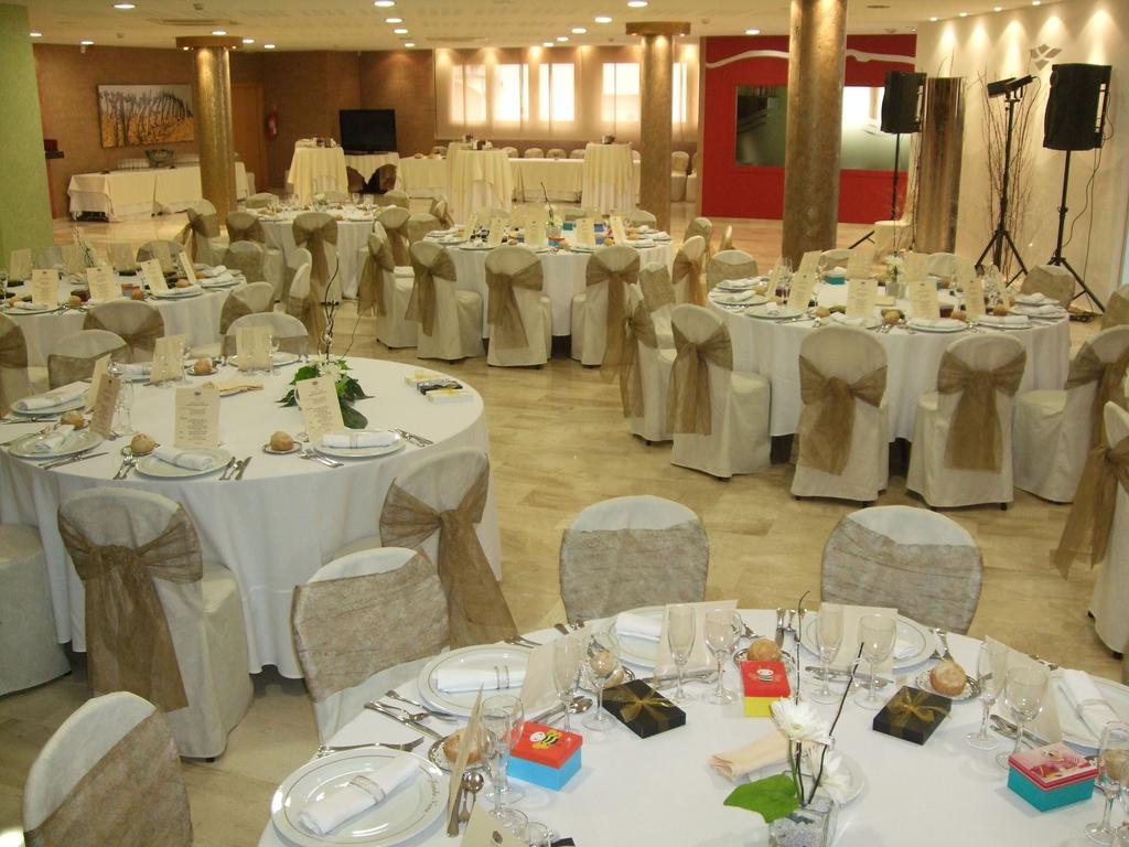 Hotel Fonda Neus Sant Sadurní dʼAnoia Bagian luar foto