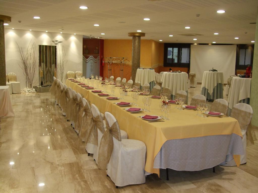 Hotel Fonda Neus Sant Sadurní dʼAnoia Bagian luar foto